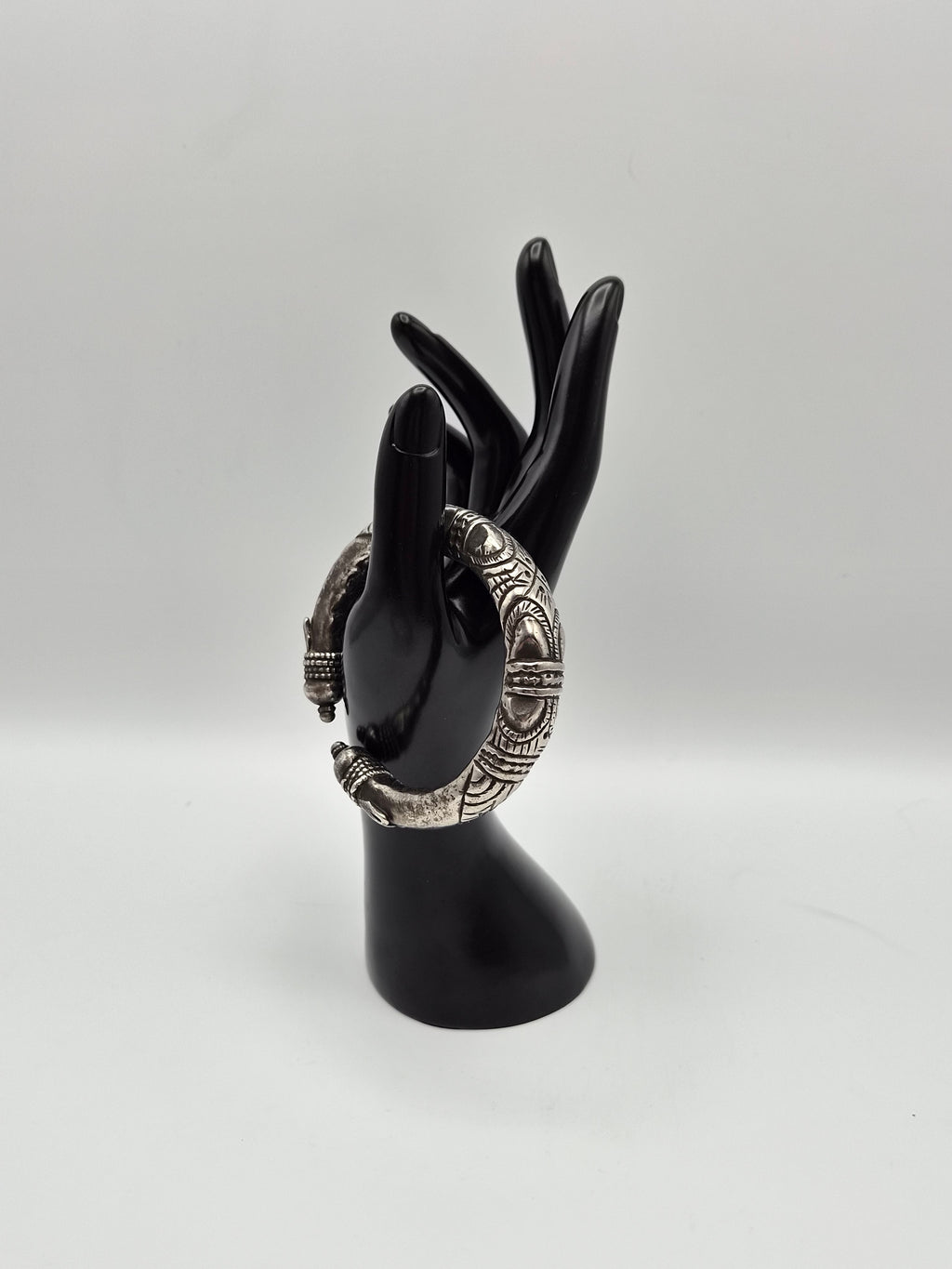 Tribale Kalli-armband en Hansli-torquehalsketting – rijk gegraveerde sieradenset