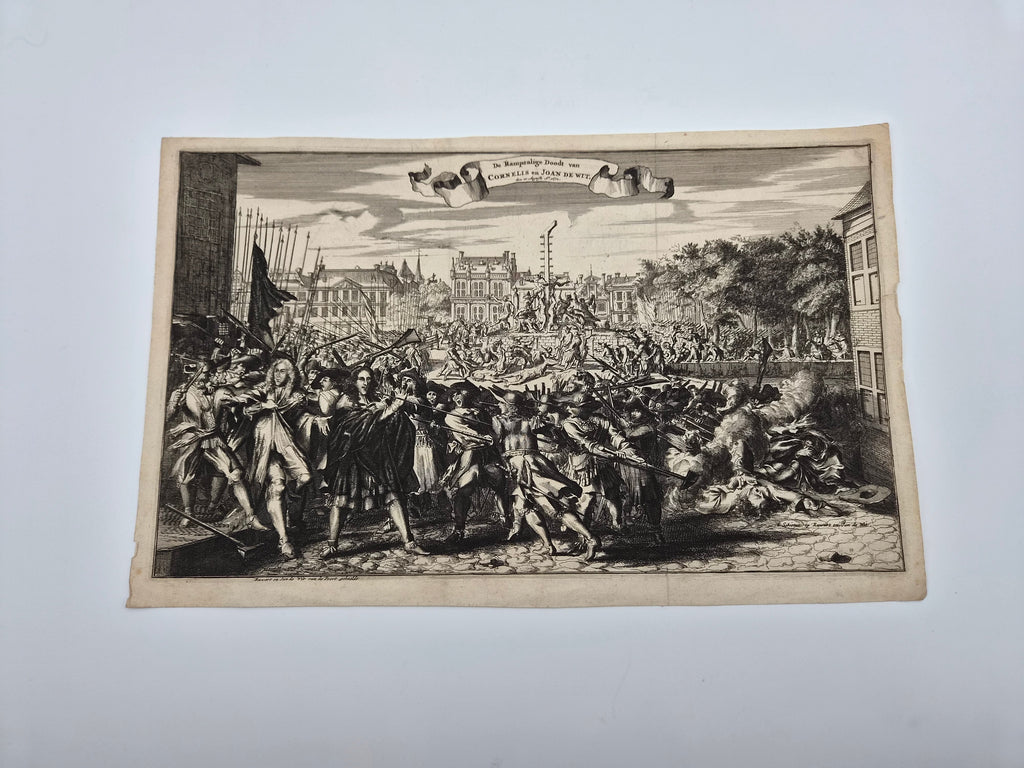 Gravureprent met strijdende menigte en kanonnen, zwart-wit op papier