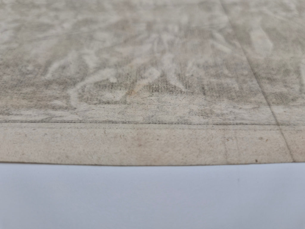 Gravureblad detail met prentlijnen en tekstkolommen op papier