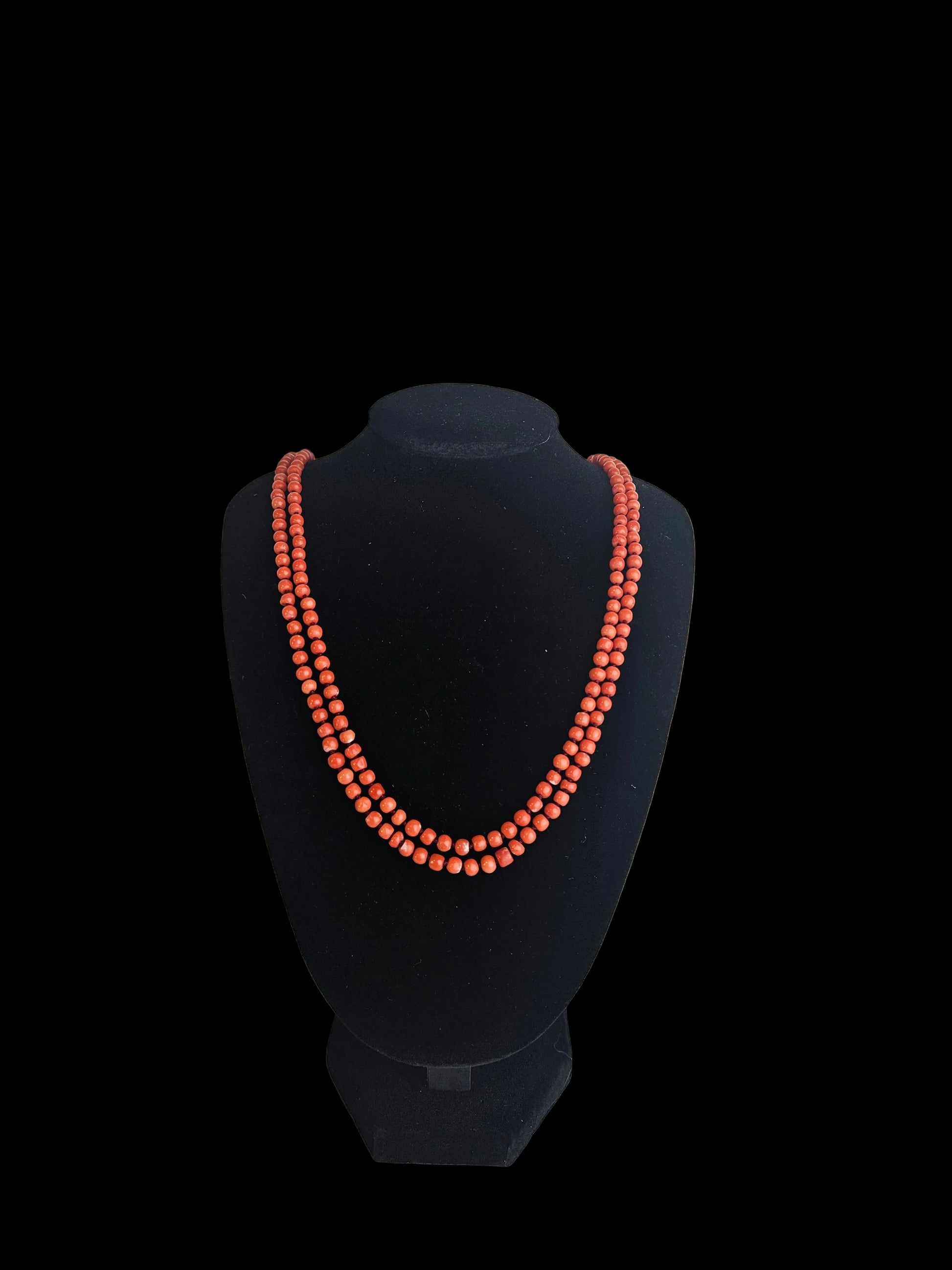 Vintage Bloedkoraal Ketting – Gesloten Collier van Natuurlijke Rode Kralen (67 cm)