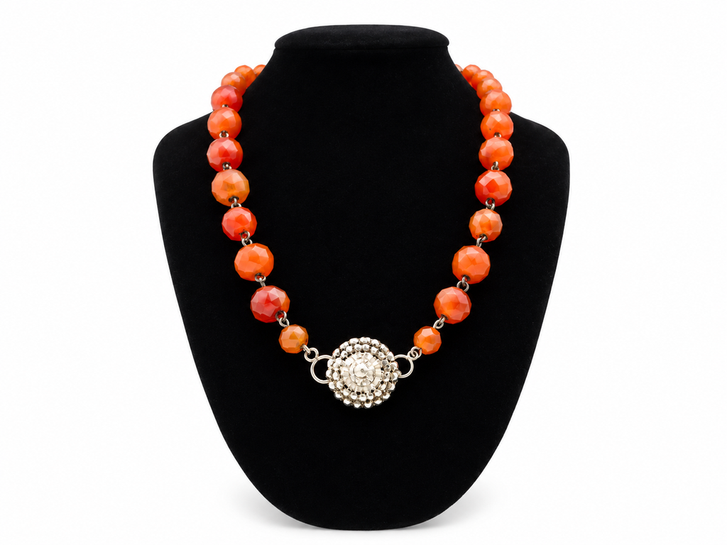Antieke Carneool Ketting met Zilveren Sluiting – Nederlands Zilver
