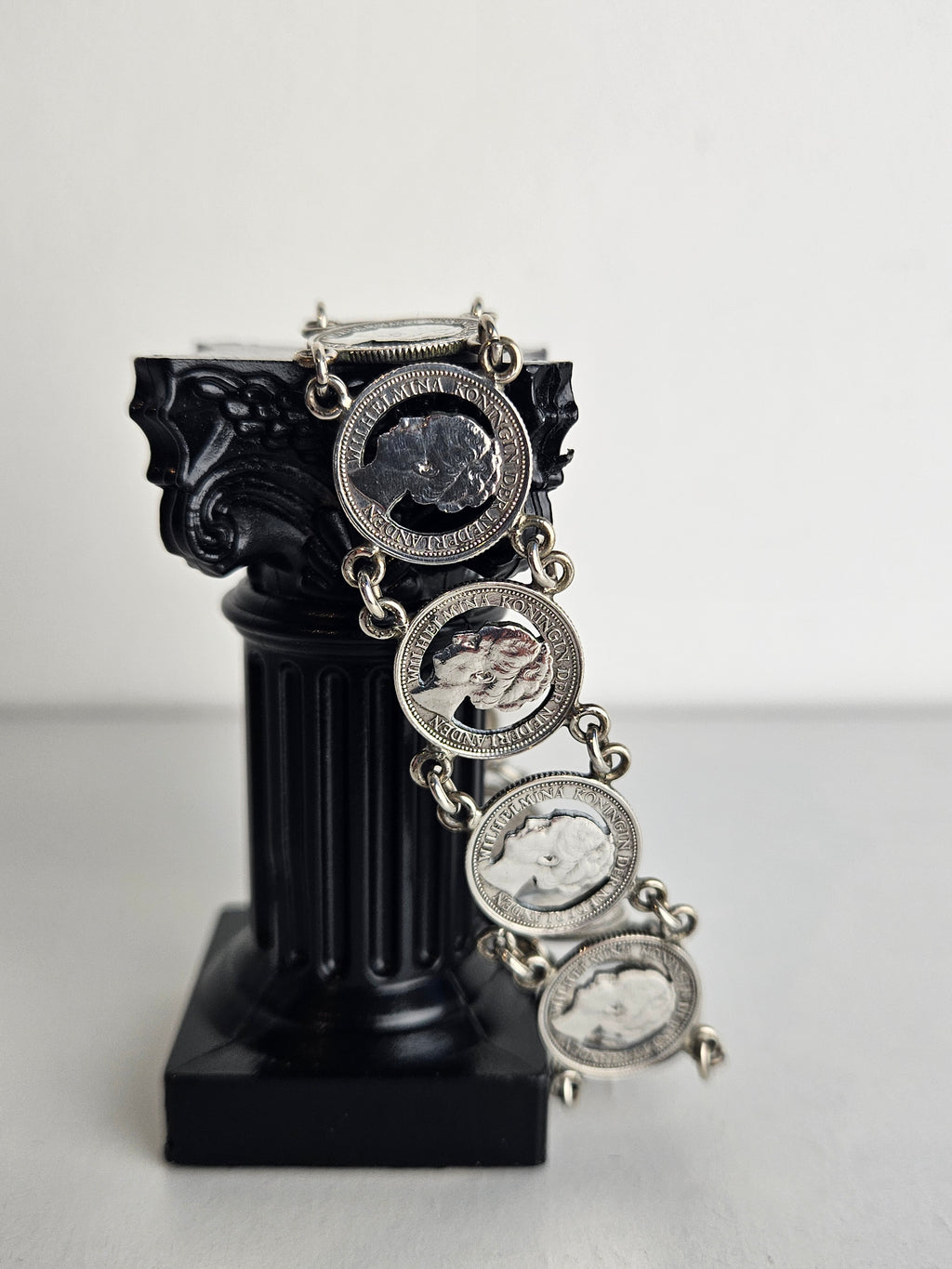 Stil Verzet Armband met Nederlandse 10 Cent Munten (1938–1941) – Historisch Sieraad uit WOII