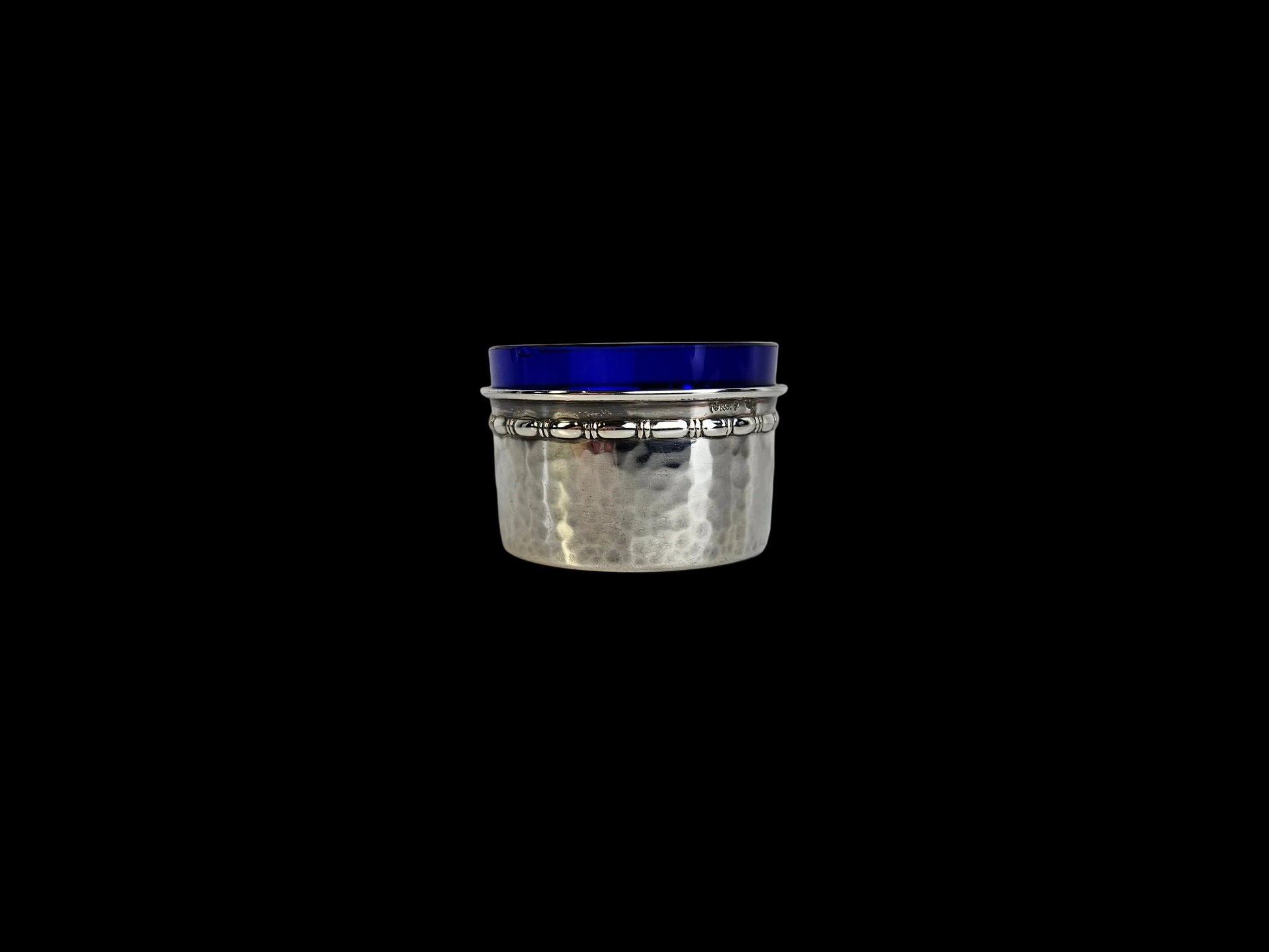Antiek zilveren zoutvaatje met blauw glazen inzet