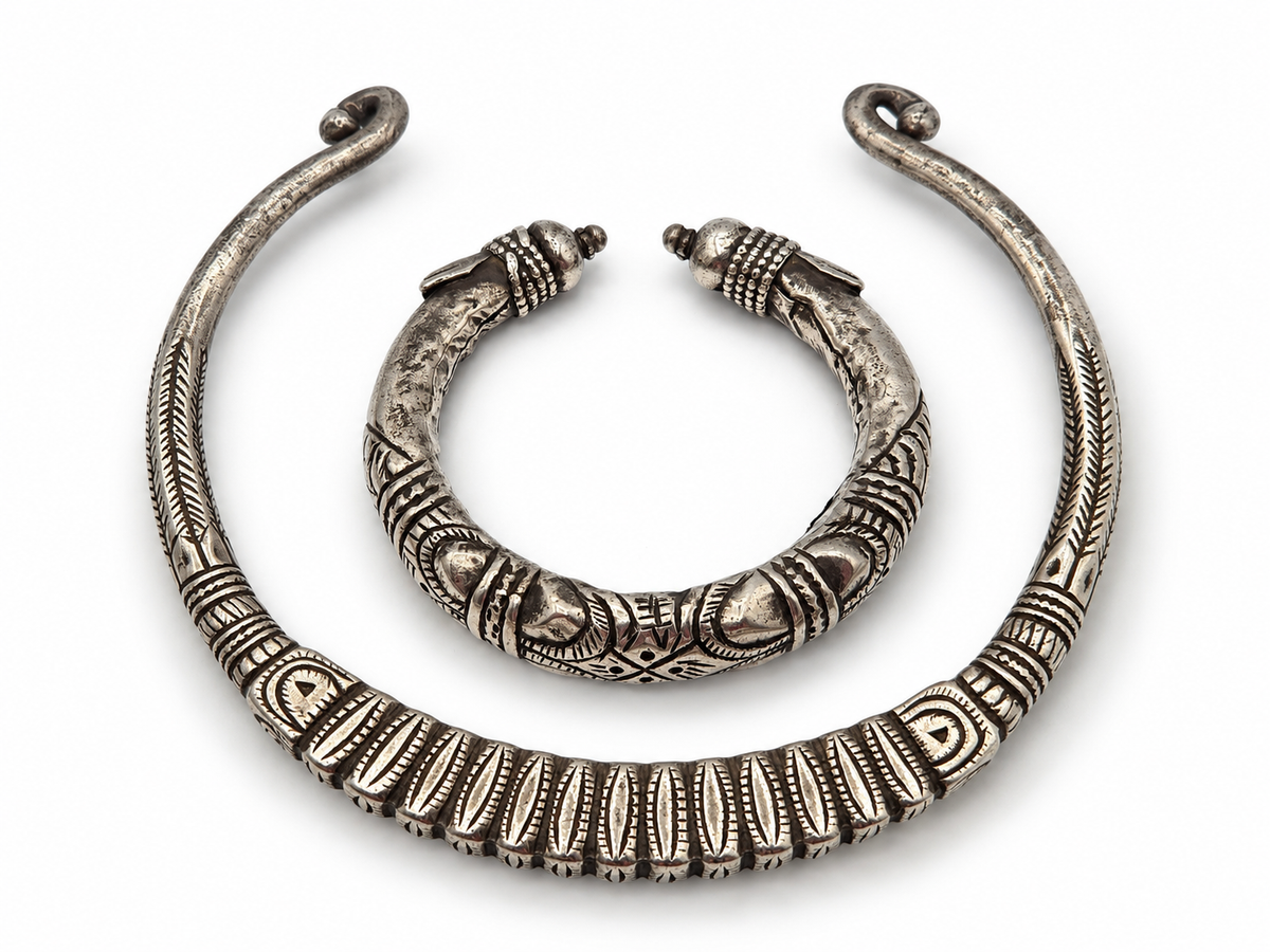 Tribale Kalli-armband en Hansli-torquehalsketting – rijk gegraveerde sieradenset