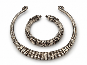 Tribale Kalli-armband en Hansli-torquehalsketting – rijk gegraveerde sieradenset