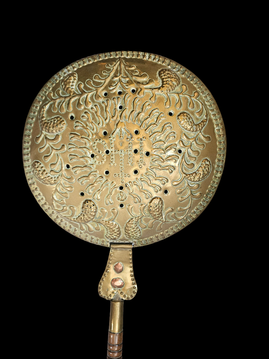 Authentieke 18e-eeuwse Beddenpan van Geel Koper met Houten Steel