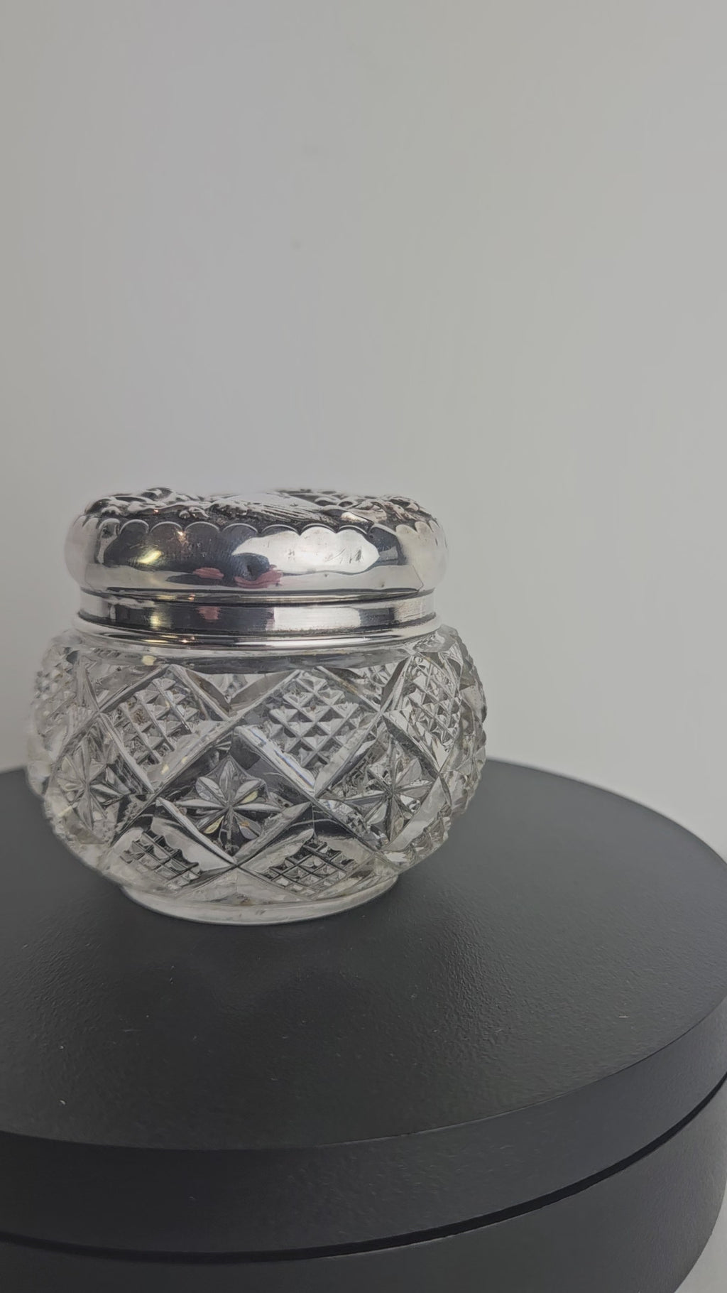 Kristallen Potje met Zilveren Deksel – Elegant Vintage Opbergdoosje