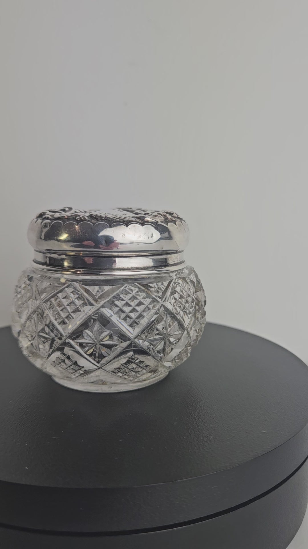 Kristallen Potje met Zilveren Deksel – Elegant Vintage Opbergdoosje