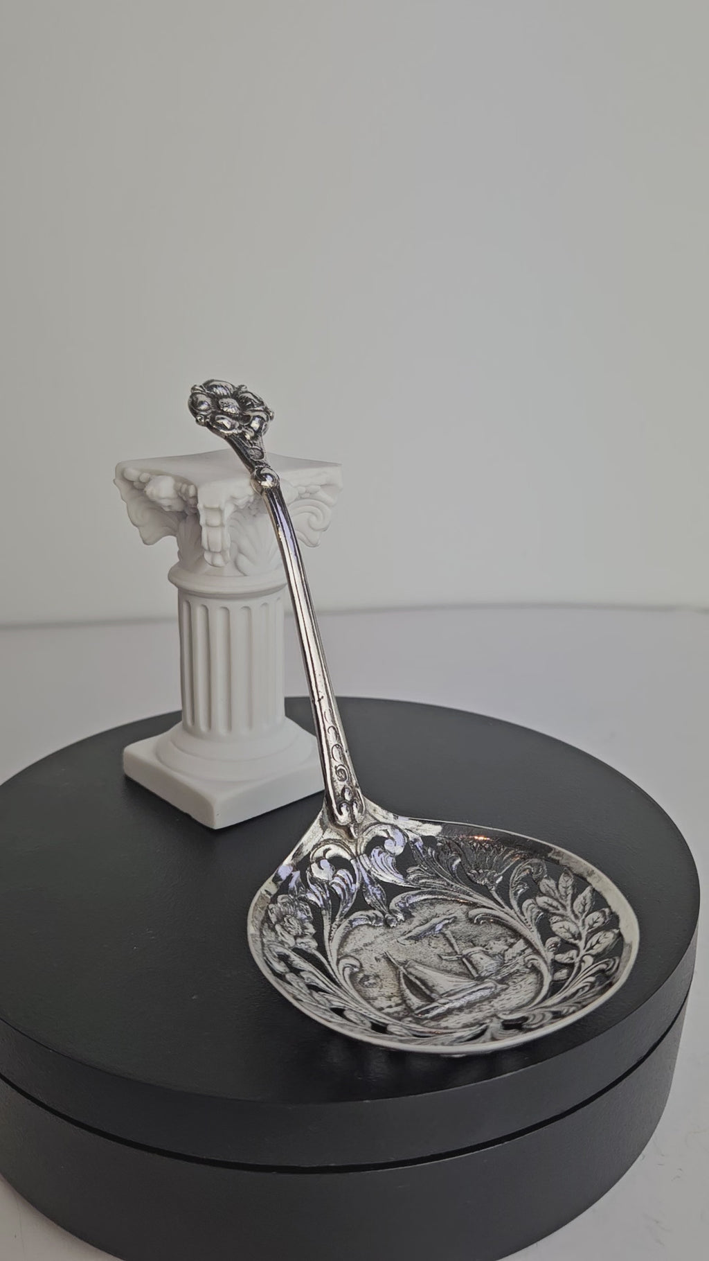 Decoratieve Antieke Zilveren Natfruitschep – Oud-Hollands Decor