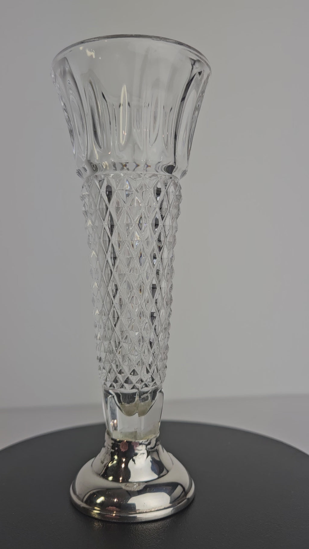 Kristallen vaasje op zilveren voet | 14,5 cm