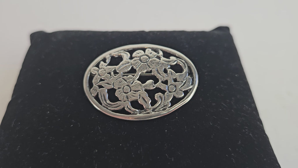 Vintage Zilveren Opengewerkte Broche met Bloemmotief
