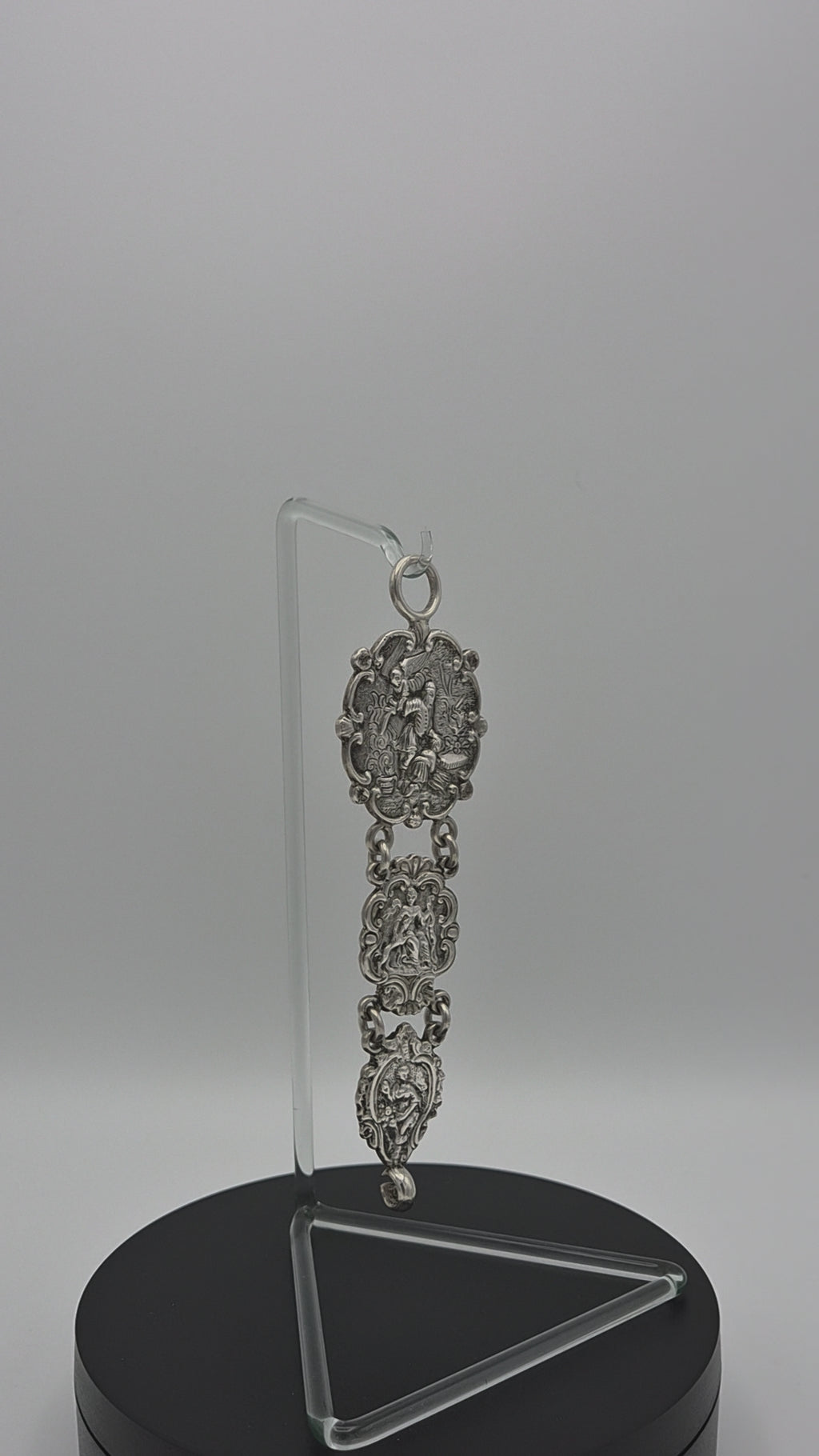Antieke Zilveren Chatelaine Hanger – Nederlandse Neorococo – Bijbelse Voorstellingen