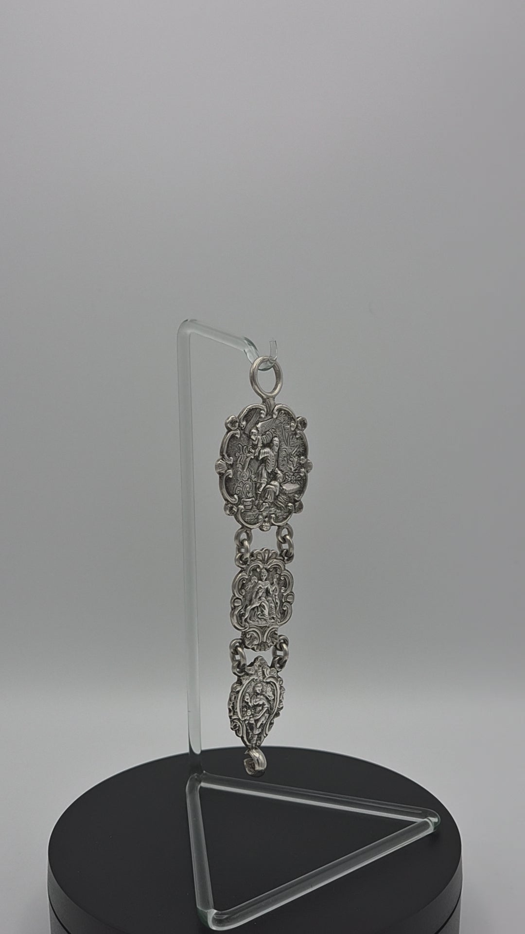 Antieke Zilveren Chatelaine Hanger – Nederlandse Neorococo – Bijbelse Voorstellingen